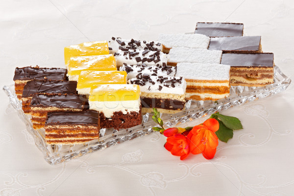 Különböző édes torták üveg tányér étel Stock fotó © icefront