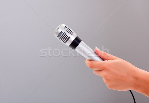 Stockfoto: Vrouw · microfoon · hand · grijs · technologie