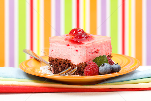 Framboise yaourt gâteau baies coloré rayé Photo stock © icefront