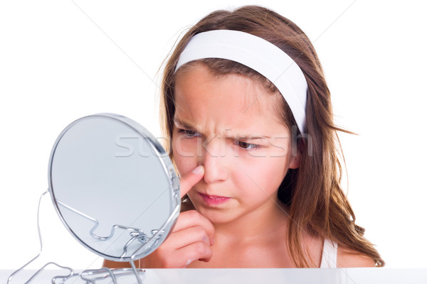 Ragazza ricerca adolescente guardando specchio faccia Foto d'archivio © icefront