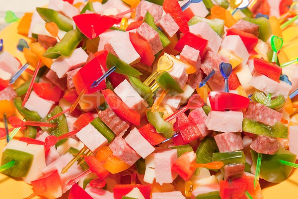 Foto stock: Comida · de · las · fiestas · jamón · salami · queso · hortalizas · plástico