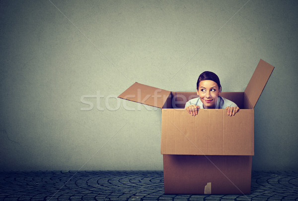 Fiatal nő ki doboz nő boldog otthon Stock fotó © ichiosea