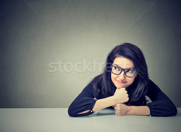 Gondolkodik üzletasszony ül asztal iroda arc Stock fotó © ichiosea