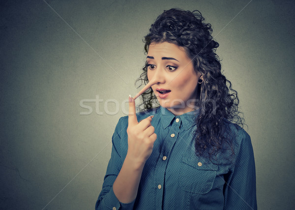 Frau lange Nase Lügner isoliert grau Stock foto © ichiosea