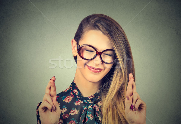 Reményteljes gyönyörű nő ujjak csukott szemmel remél kérdez Stock fotó © ichiosea