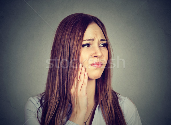 Vrouw gevoelig kiespijn huilen pijn jonge vrouw Stockfoto © ichiosea