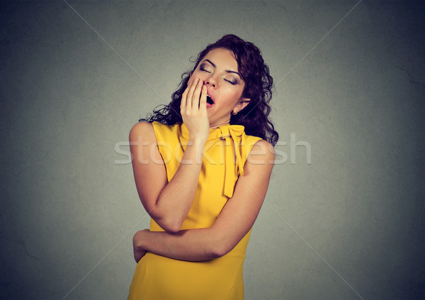 Slaperig vrouw breed Open mond Stockfoto © ichiosea