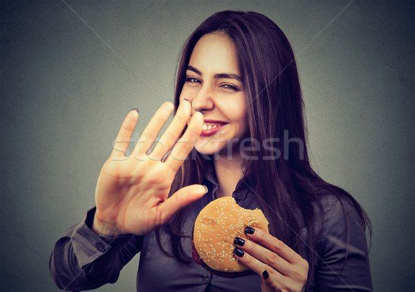 Mujer hamburguesa alimentación saludable cuerpo modelo fondo Foto stock © ichiosea