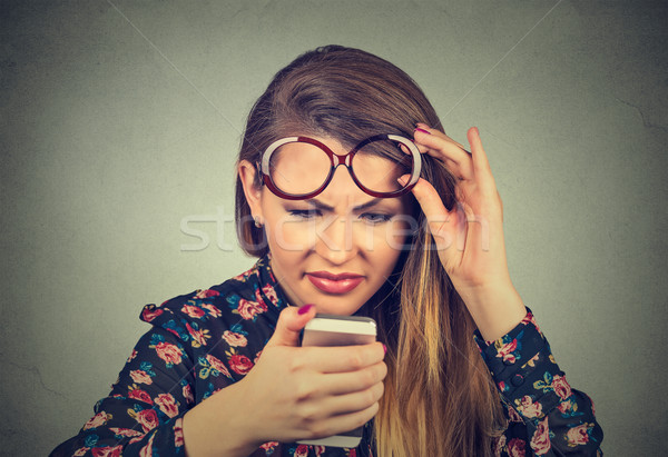 Nő szemüveg gond mobiltelefon előrelátás problémák Stock fotó © ichiosea