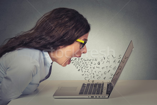 Zangado furioso empresária trabalhando computador gritando Foto stock © ichiosea