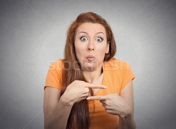 Verward onzeker jonge vrouw wijzend twee Stockfoto © ichiosea