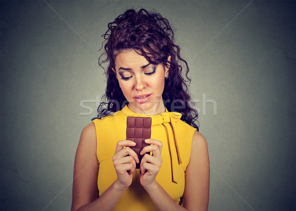 Nő fáradt diéta sóvárgás édesség csokoládé szelet Stock fotó © ichiosea