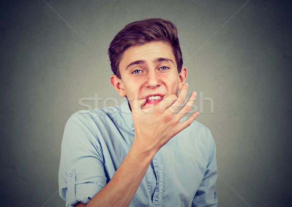 Adolescente uomo fischiare isolato grigio muro Foto d'archivio © ichiosea