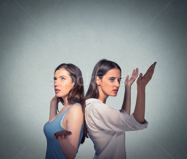 Imagine de stoc: Doua · femei · înapoi · mâini · aer · frustrare