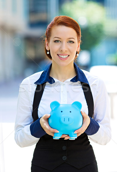 Glücklich Frau Corporate Mitarbeiter halten Sparschwein Stock foto © ichiosea