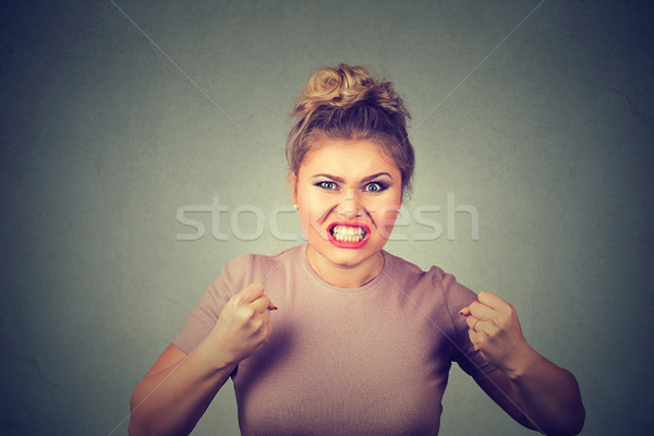 Mérges fiatal nő felfelé sikít izolált szürke Stock fotó © ichiosea