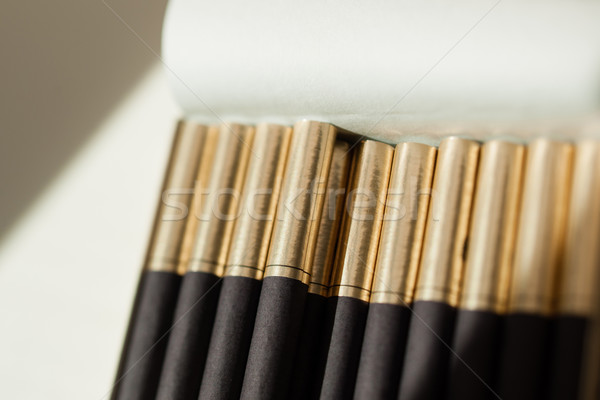 Cigarrillos Pack lujo dorado estudio paquete Foto stock © ifeelstock
