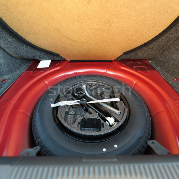Neumático rueda rojo moderna coche Foto stock © ifeelstock