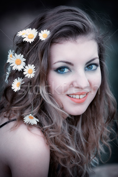 年輕女子 花卉 頭髮 20 年 老婦人 商業照片 © igabriela