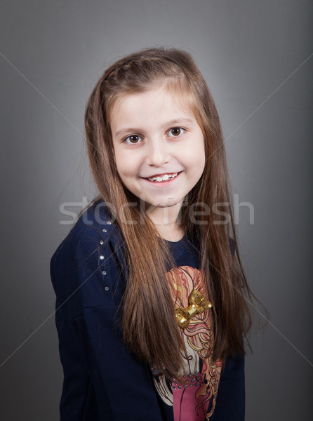 8 ani fată portret mâini faţă Imagine de stoc © igabriela