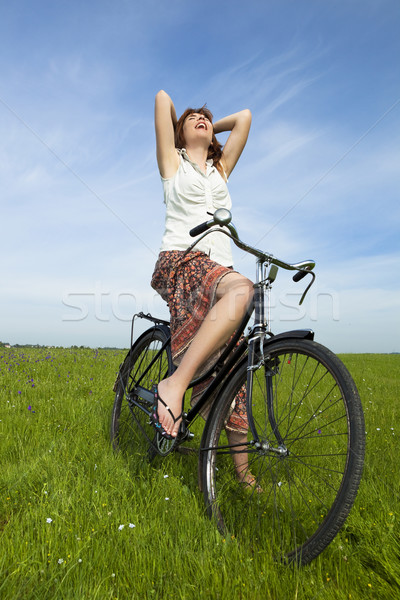 Dziewczyna rower szczęśliwy młoda kobieta zielone łące Zdjęcia stock © iko