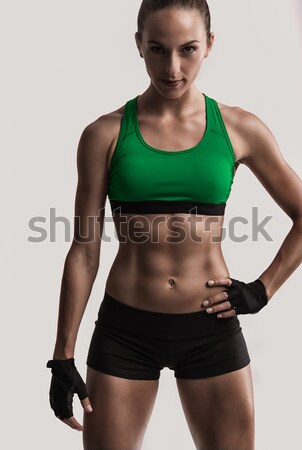 Foto stock: Mujer · de · la · aptitud · retrato · deportivo · cuerpo · musculoso · mirando