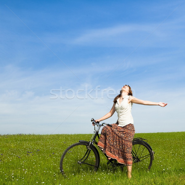 [[stock_photo]]: Fille · vélo · heureux · jeune · femme · vintage · vert