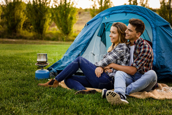 Natură shot fericit cuplu camping dragoste Imagine de stoc © iko