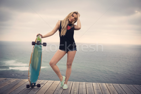 łyżwiarz dziewczyna piękna moda młoda kobieta stwarzające Zdjęcia stock © iko