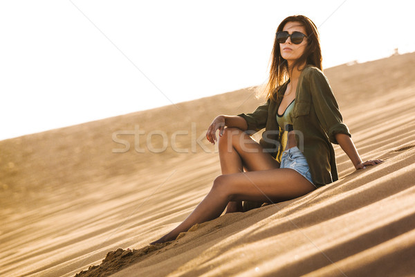 Fiatal lány ül homokdűne gyönyörű fiatal nő nő Stock fotó © iko
