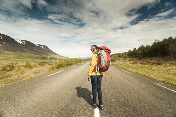 Backpacker turista feminino pronto aventura mulher Foto stock © iko