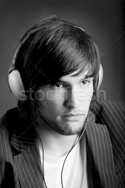 écouter jeune homme écouter de la musique casque visage mode [[stock_photo]] © iko