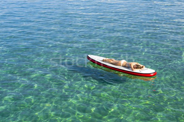 Frau entspannenden Surfbrett schöne Frau Sitzung schönen Stock foto © iko
