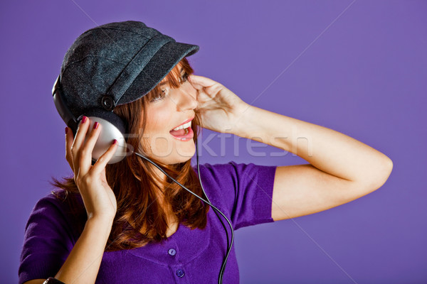 Gyönyörű nő hallgat zene gyönyörű boldog fiatal nő Stock fotó © iko