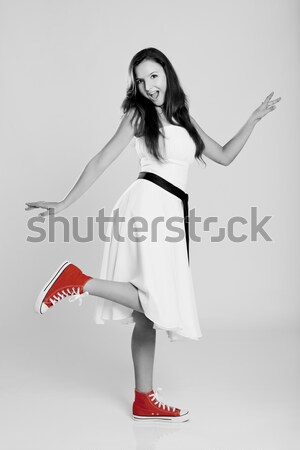 Springen mooie jonge vrouw gedeeltelijk jurk Stockfoto © iko