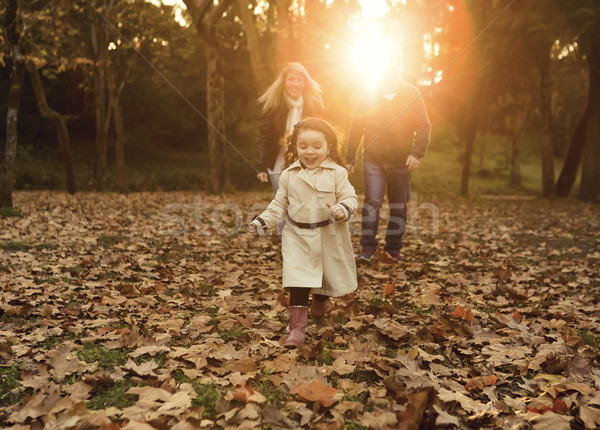 Familia feliz aire libre retrato temporada de otoño nina Foto stock © iko