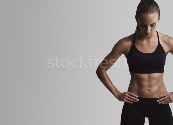 Szeretet enyém portré sportos fiatal nő izmos test Stock fotó © iko