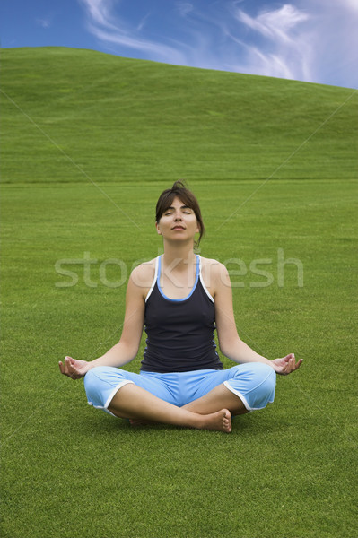 Foto stock: Yoga · hermosa · mujer · verde