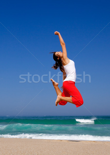 ストックフォト: 若い女性 · ジャンプ · 美しい · ビーチ · 空 · 春