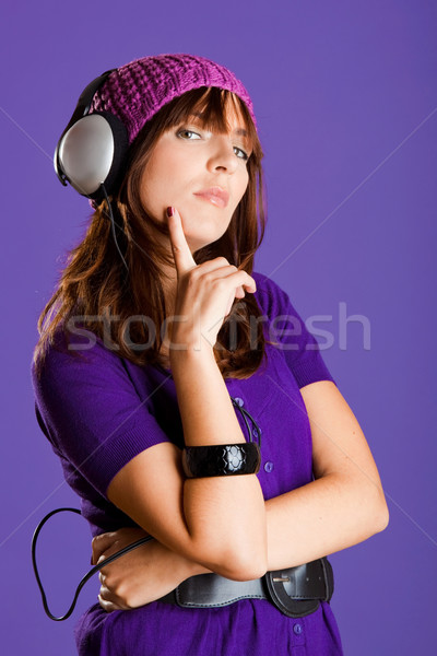 Piękna kobieta słuchania muzyki piękna szczęśliwy młoda kobieta Zdjęcia stock © iko