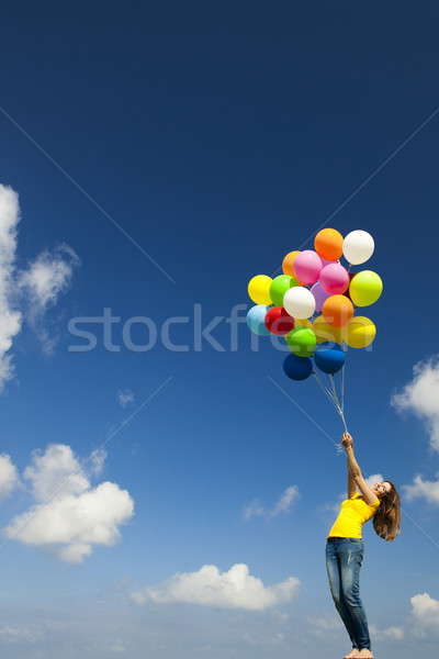 Meisje kleurrijk ballonnen gelukkig jonge vrouw groene Stockfoto © iko