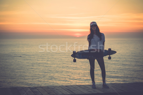 Görkorcsolyázó lány gyönyörű divat fiatal nő pózol Stock fotó © iko
