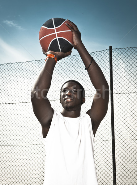 Jugando baloncesto retrato hombre aire libre deporte Foto stock © iko