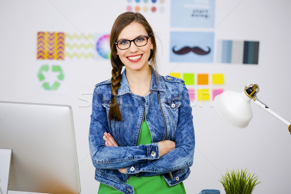 Geschäftsfrau Frau arbeiten Schreibtisch kreative Stock foto © iko