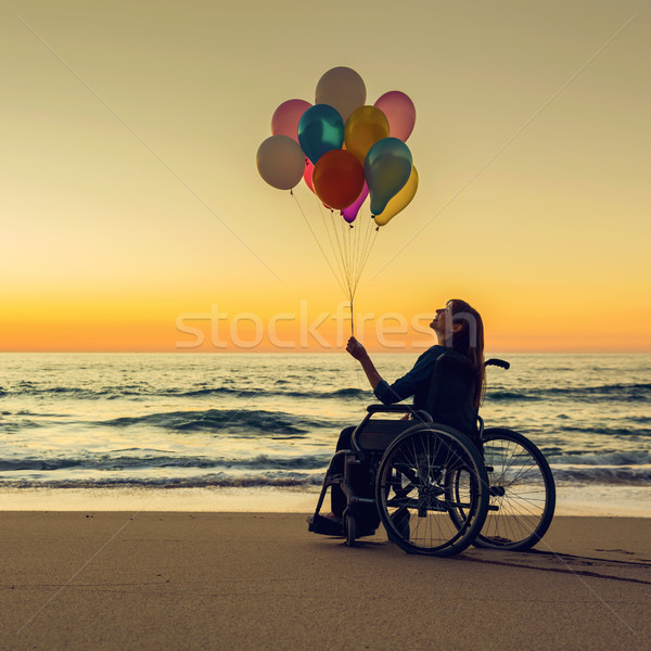 Сток-фото: возможное · инвалид · женщину · коляске · шаров