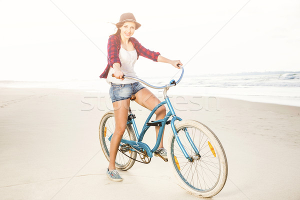 Stockfoto: Leuk · strand · aantrekkelijk · jonge · vrouw · paardrijden · fiets