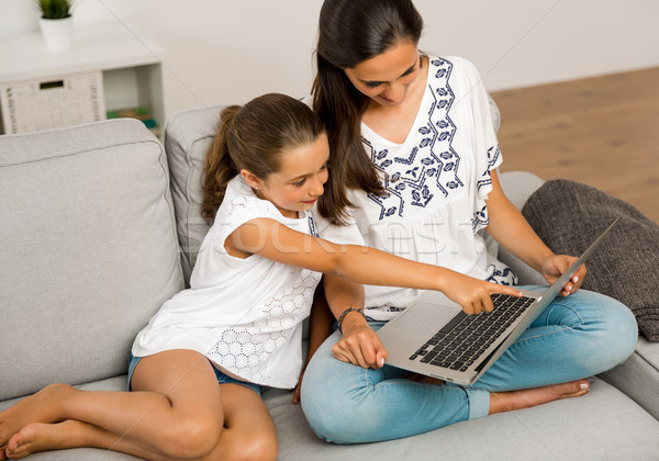 Stockfoto: Moeder · dochter · home · moeder · onderwijs · werken