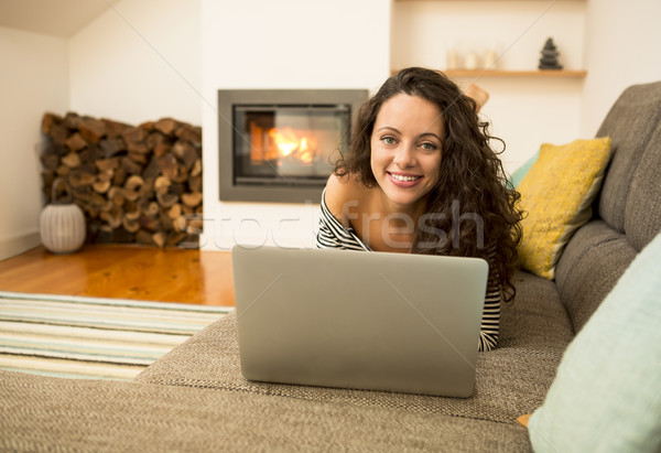 Pracy domu piękna kobieta laptop ciepło ognisko Zdjęcia stock © iko