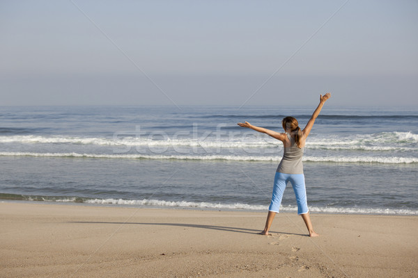 [[stock_photo]]: Détente · belle · jeune · femme · bras · ouvrir · plage