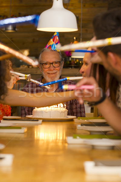 Születésnap nagyapa nagy család ünnepel férfi Stock fotó © iko